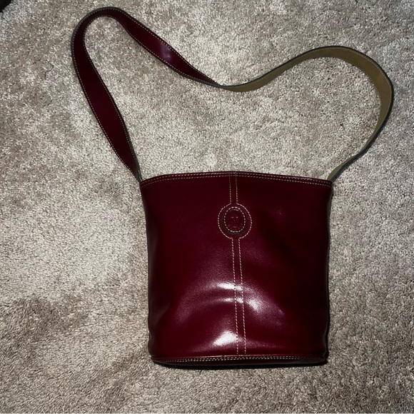 Mondani New York Red Faux Leather Bucket Purse - Picture 10 of 13